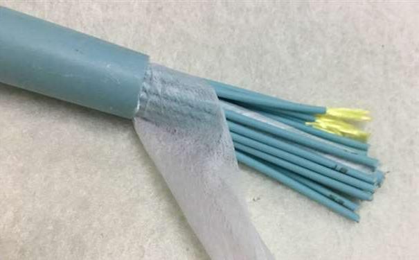 塔城地区欧孚光缆厂家：室内光缆和室外光缆的区别